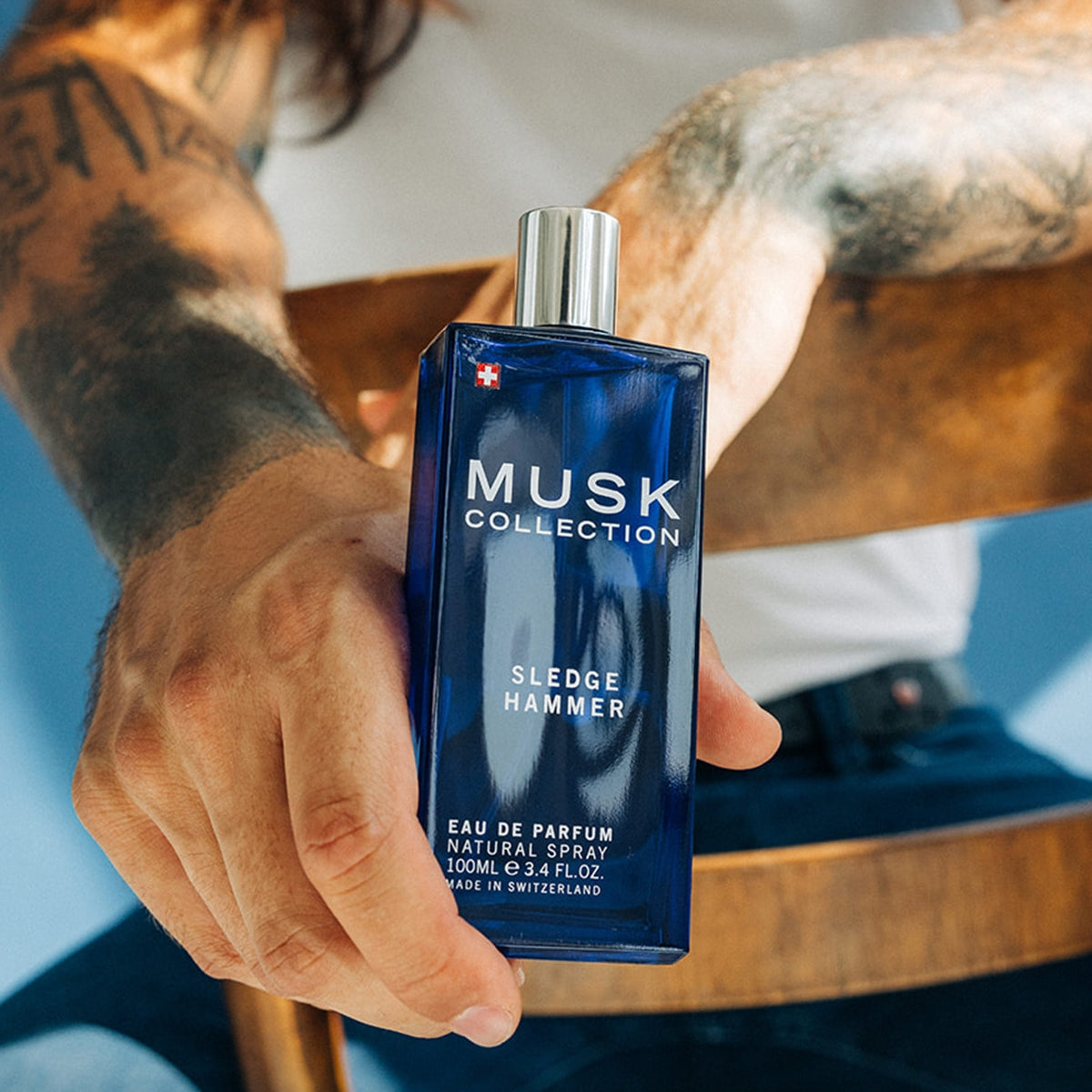 Musk Collection Sledge Hammer Eau de Parfum för män, 100 ml, Långvarig doft med träig och myskig ton, Lämplig för alla tillfällen, Tillverkad i Schweiz, Hög kvalitet, Med plastförsegling